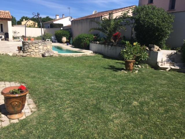 Coquet 2 Pieces Au Calme Avec Piscine Villa Fontvieille Exterior photo